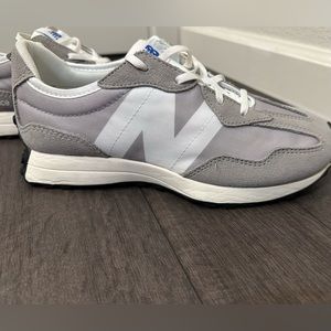 New Balance 327 unisex Sneaker Gray mens size 6 women size 8 YS327CKA